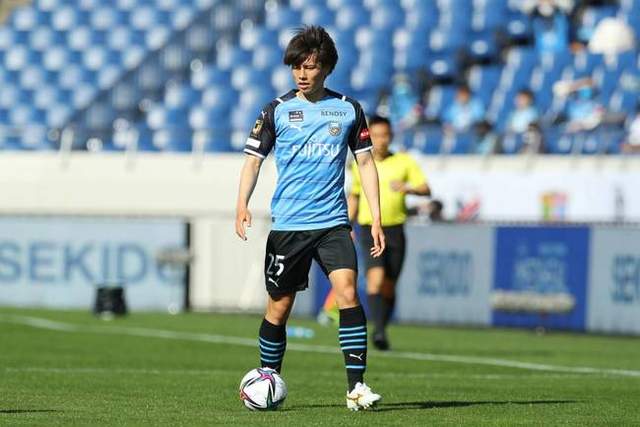 后13轮轰10球！官方：莱万特20岁中锋埃斯皮当选西甲赛季最佳U23